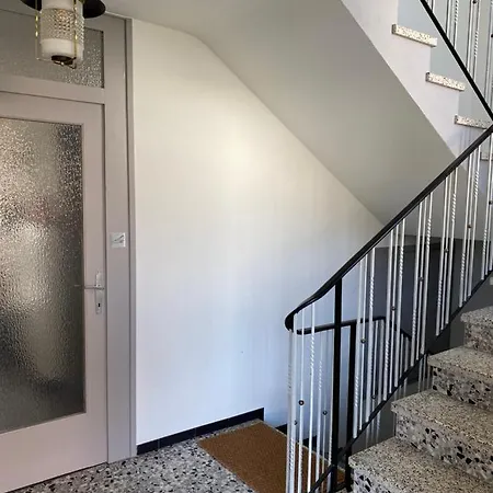 Og Klimatisiert Mit 3 Schlafzimmer In Ruhiger Gegend Lägenhet *