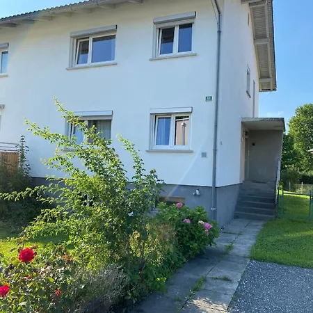 Og Klimatisiert Mit 3 Schlafzimmer In Ruhiger Gegend Lägenhet