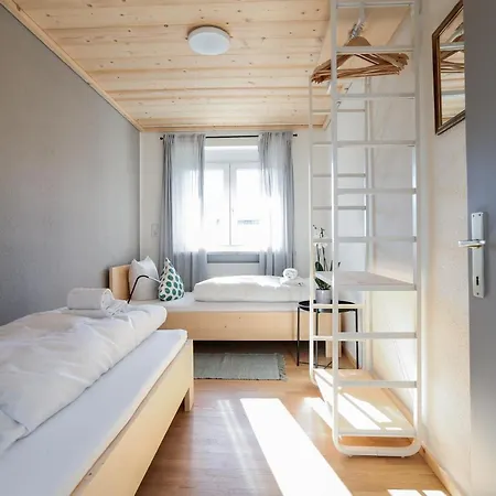 Apartment Obergeschoss Mit 3 Schlafzimmer In Ruhiger Gegend Mader