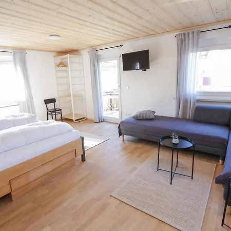 Obergeschoss Mit 3 Schlafzimmer In Ruhiger Gegend
