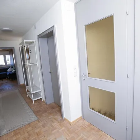 Obergeschoss Mit 3 Schlafzimmer In Ruhiger Gegend *
