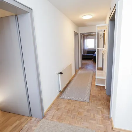 Obergeschoss Mit 3 Schlafzimmer In Ruhiger Gegend * Mader