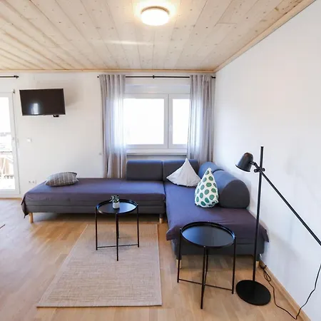 Og Klimatisiert Mit 3 Schlafzimmer In Ruhiger Gegend *