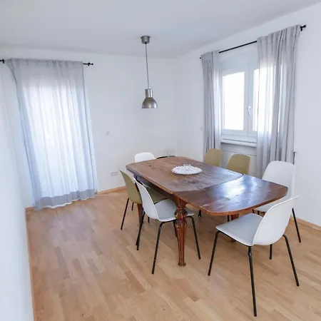 Og Klimatisiert Mit 3 Schlafzimmer In Ruhiger Gegend
