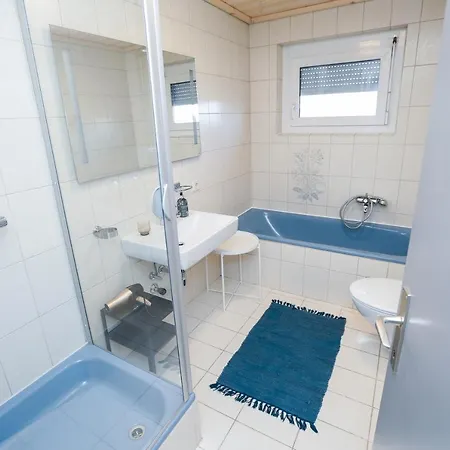 Apartment Obergeschoss Mit 3 Schlafzimmer In Ruhiger Gegend Mader