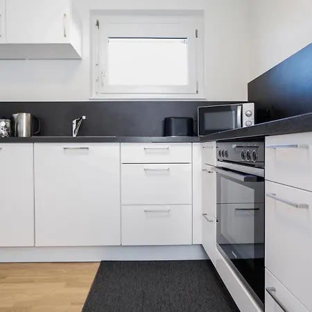 Og Klimatisiert Mit 3 Schlafzimmer In Ruhiger Gegend Lägenhet *