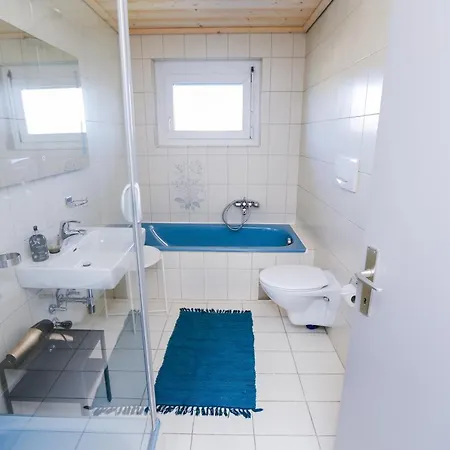 Obergeschoss Mit 3 Schlafzimmer In Ruhiger Gegend Mader